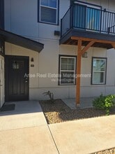 Building Photo - 1510 SW Juniper Ave