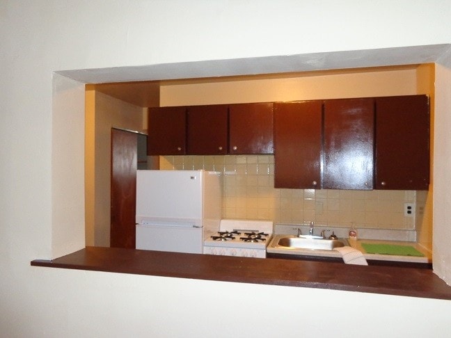 Foto del edificio - 4381 Chippewa St