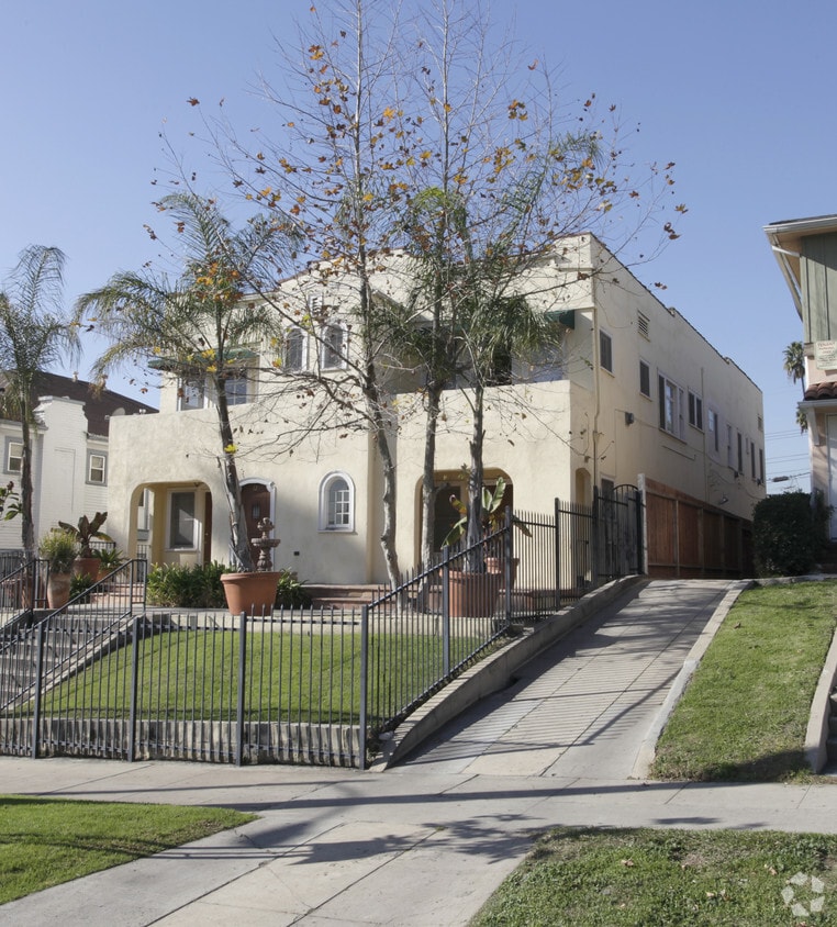 Building Photo - 125 N Berendo St