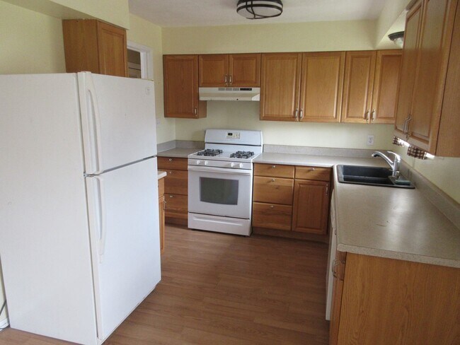 Foto del edificio - 4 bedroom 3 bathroom w/basement