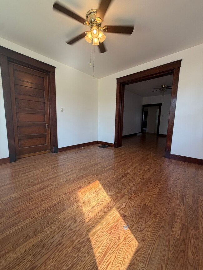 Foto del edificio - 414 E 9th St