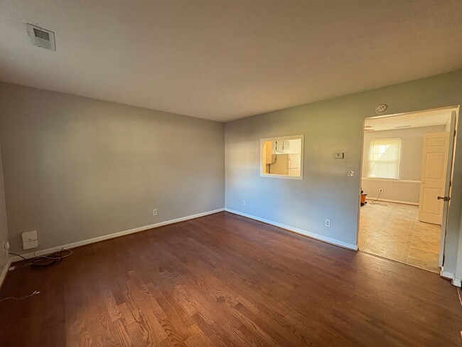 Photo - Gorgeous 3 bed townhouse near Kroger on Timberlake Road!