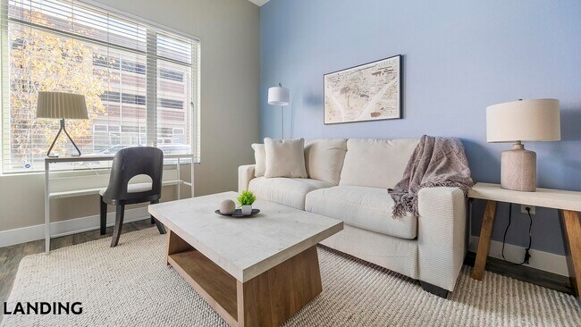 Foto del edificio - 1000 S Broadway