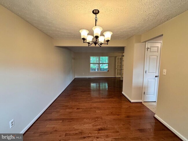Building Photo - 3001 Gatepost Ln