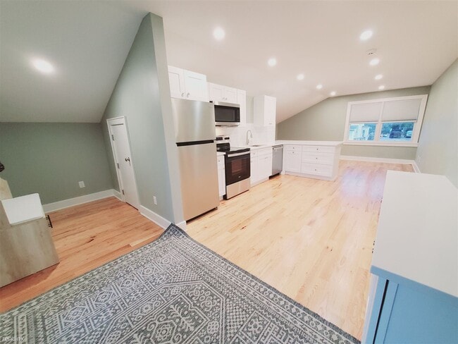 Building Photo - 1 br, 1 bath Condo - 18 Belltown Rd Unit 4