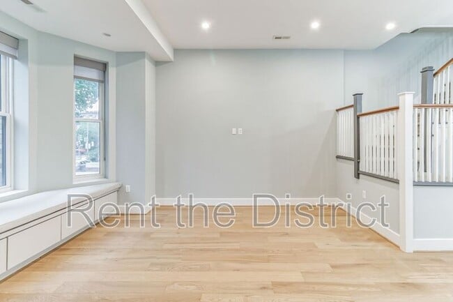 Building Photo - 1239 Kenyon St NW