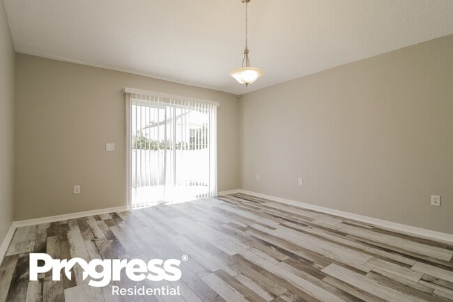 Building Photo - 2114 Nicollett Way