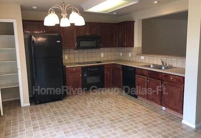 Foto del edificio - 7113 Planters Row Dr