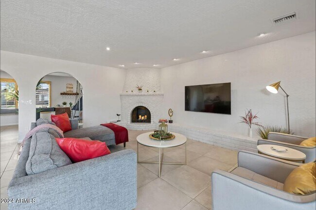 Foto del edificio - 8450 E Montecito Ave
