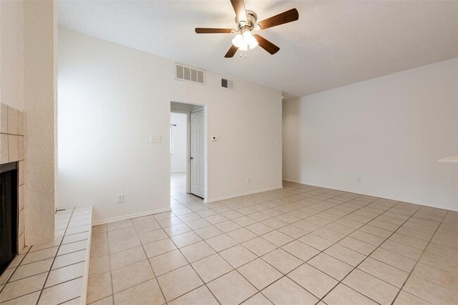 Foto del edificio - 9100 Mountain Ridge Dr