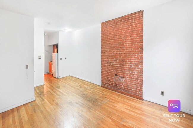 Building Photo - 212 E 85th St
