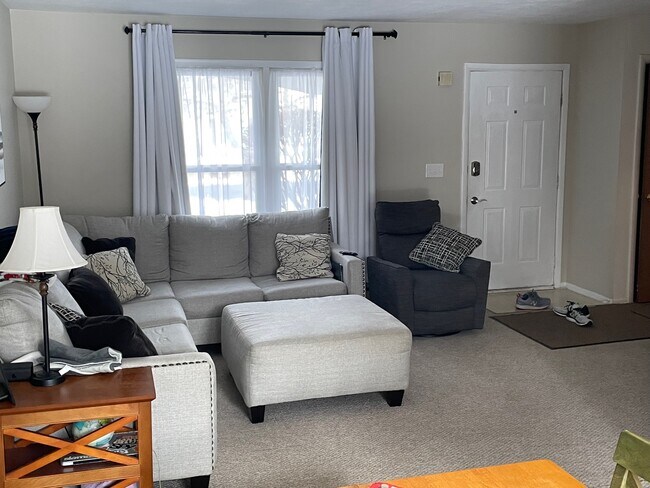 Sala de estar - 19 Hanover Dr