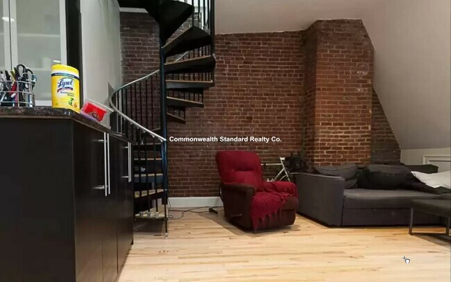 Foto del edificio - 1203 Beacon St