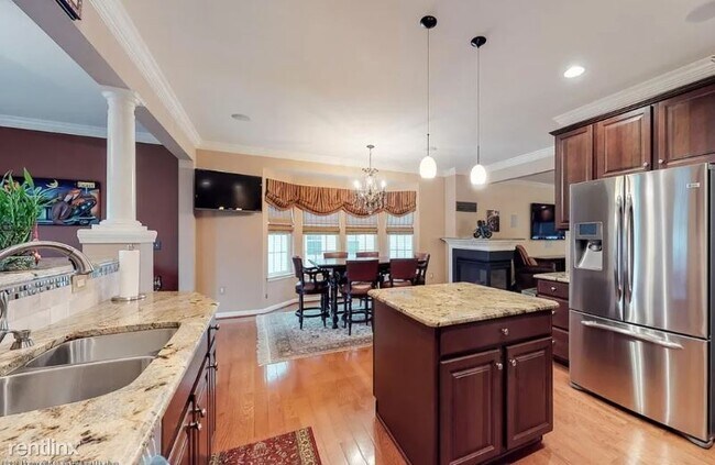 Building Photo - 3 br, 4 bath Townhome - 9 Pate Dr