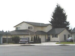 Building Photo - 714 SE 135th Ct