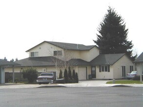 Building Photo - 714 SE 135th Ct