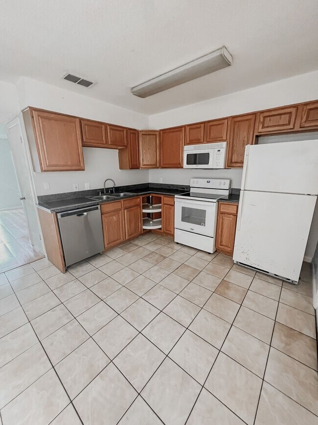 Foto del edificio - Newly Renovated Townhome Located in Midtow...