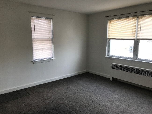 Building Photo - 922 Fox Chase Rd