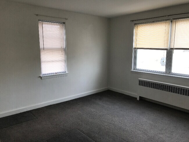 Foto del edificio - 922 Fox Chase Rd