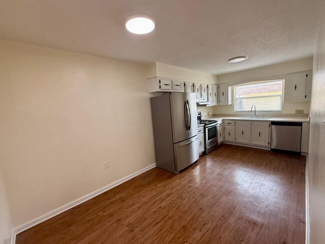 Building Photo - 2079 Santiago Way N
