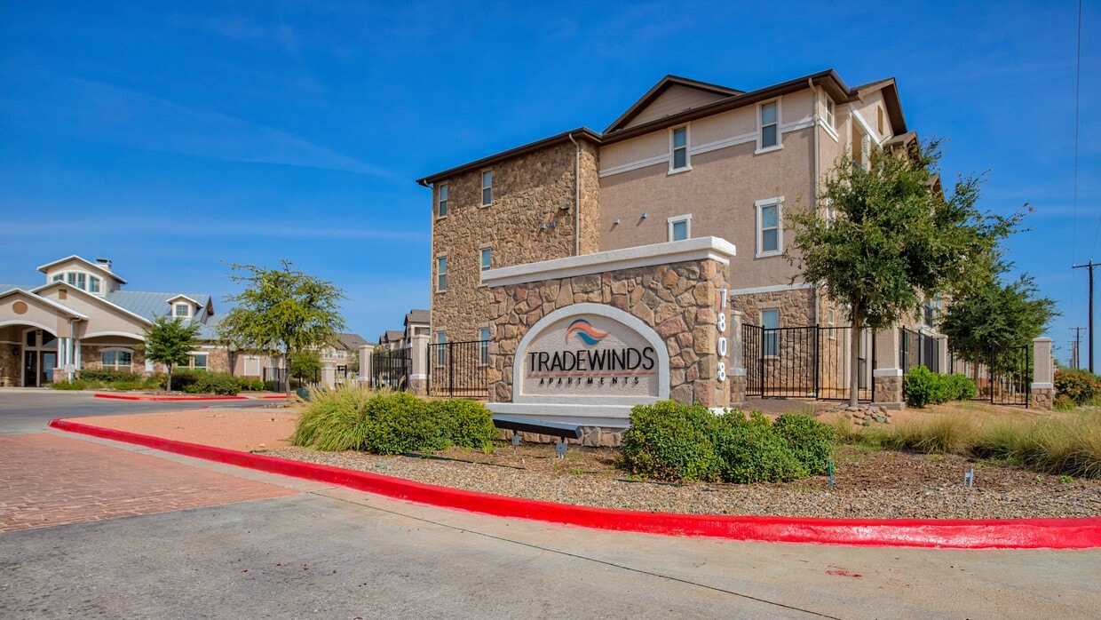 Tradewinds Apartments Alquileres en Midland, TX