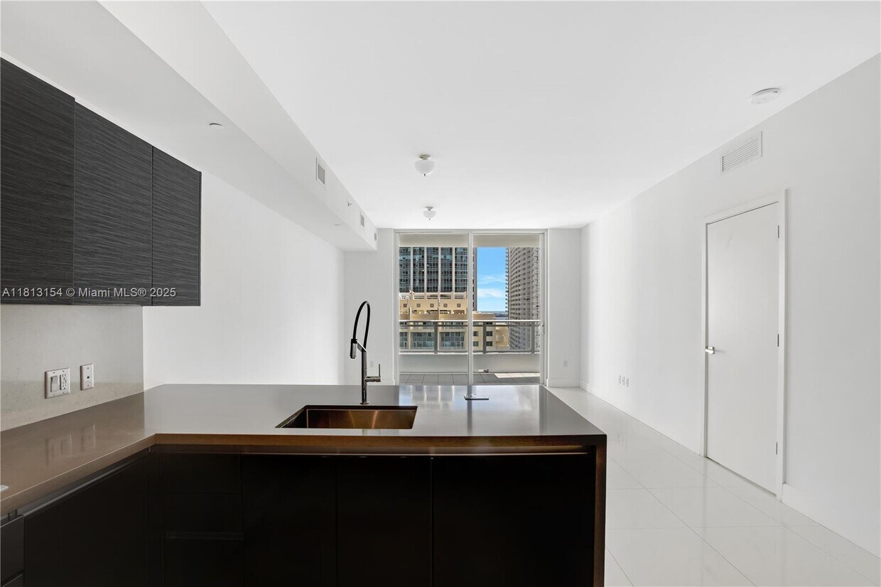 Primary Photo - 1080 Brickell Ave