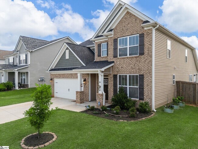 Foto del edificio - 211 Pollyanna Dr