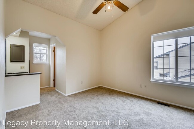 Building Photo - 3 br, 2.5 bath House - 8828 W Plymouth Ave