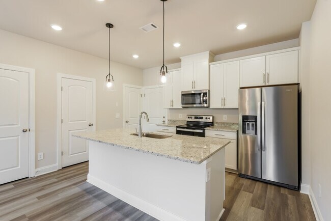 Kitchen - 204 River Rock Dr