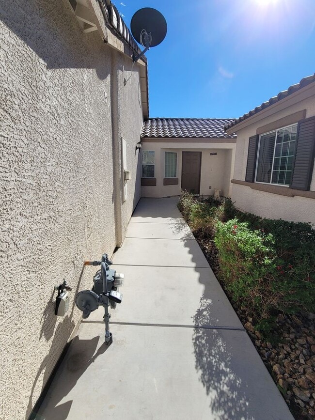 Foto del edificio - Beautiful Single Story Town Home in Mountains Edge Community