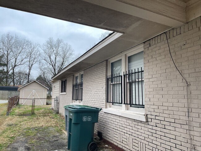 Foto del edificio - Spacious House in the U of M Area! Coming ...