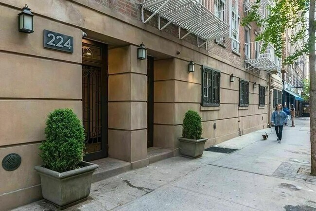 Foto del edificio - 224 Sullivan St