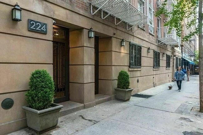 Building Photo - 224 Sullivan St