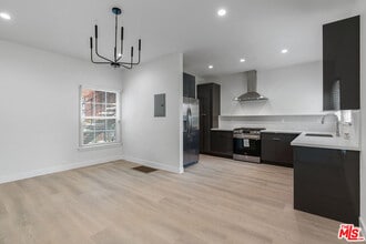 Building Photo - 144 N Swall Dr