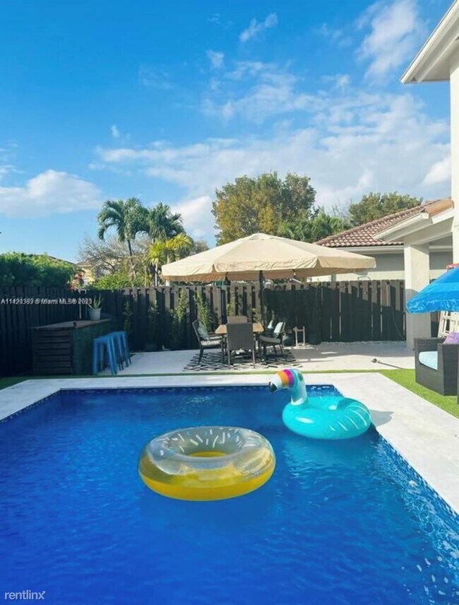 Foto del edificio - 3 br, 2.5 bath House - 4464 NW 109th Psge