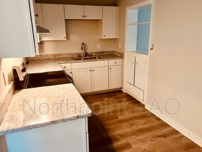 Building Photo - 8951 MacArthur Ct S