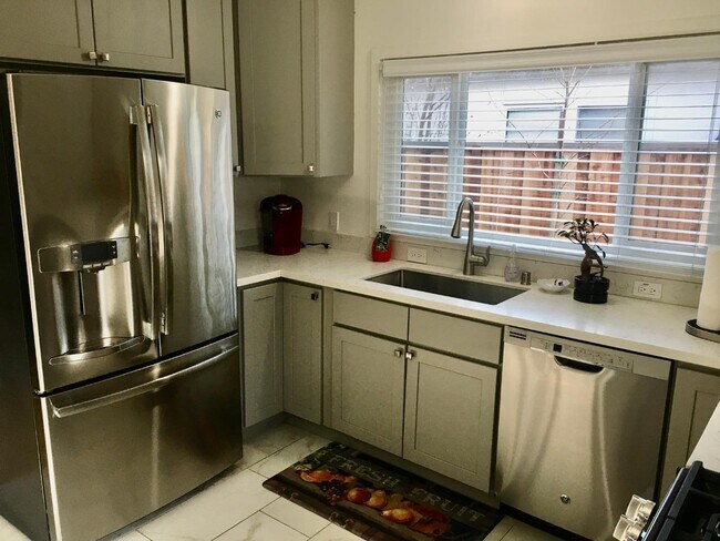 kitchen - 2752 Byron St
