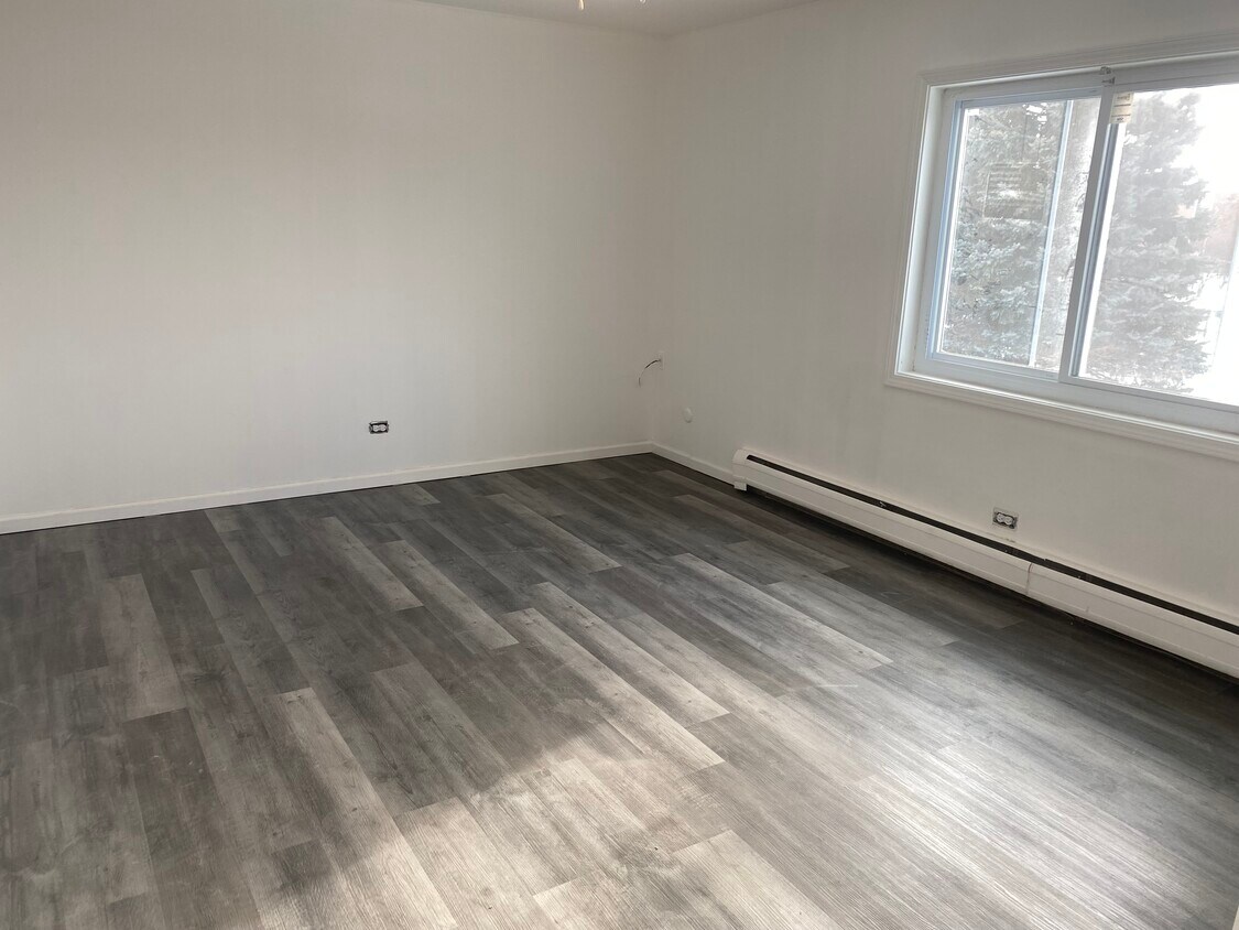 Building Photo - 539 Brookside Dr