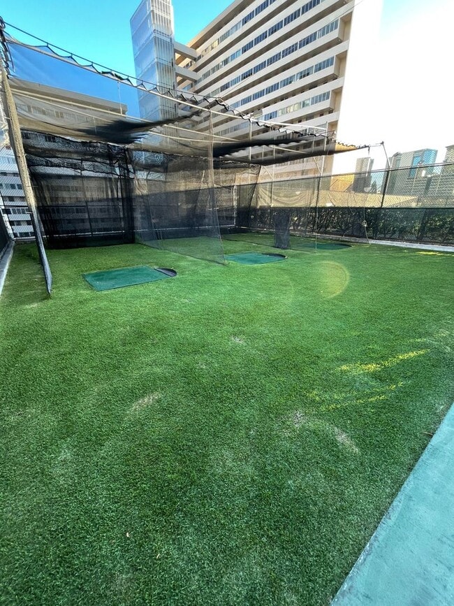 Building Photo - Studio Apt with Amazing City Views Located at Marco Polo!!!