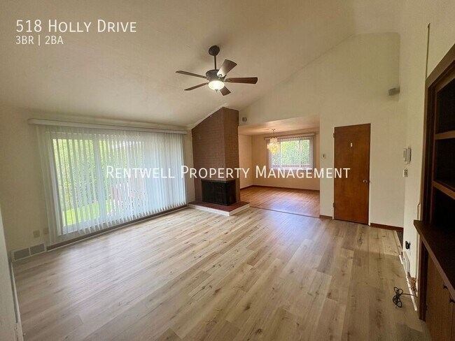 Foto del edificio - 518 Holly Dr