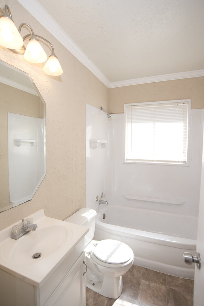 Foto del edificio - 3 Bedroom Cottage - COMING SOON!