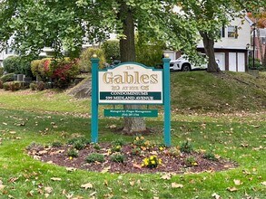 Building Photo - 599 Midland Ave