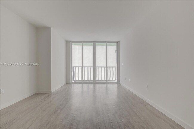Building Photo - 1756 N Bayshore Dr