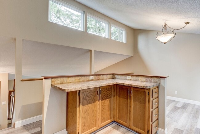 Building Photo - Cozy 4 Bed 3 Bath Home Center of Oak Harbor