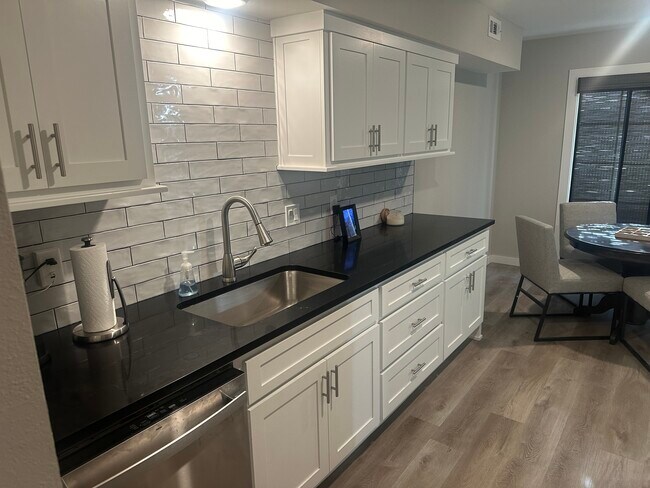 Foto del edificio - 754 W Poplar St