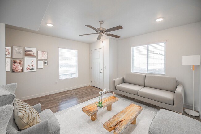 Foto del edificio - Gorgeous 3-Story Townhomes in Colony Farms...