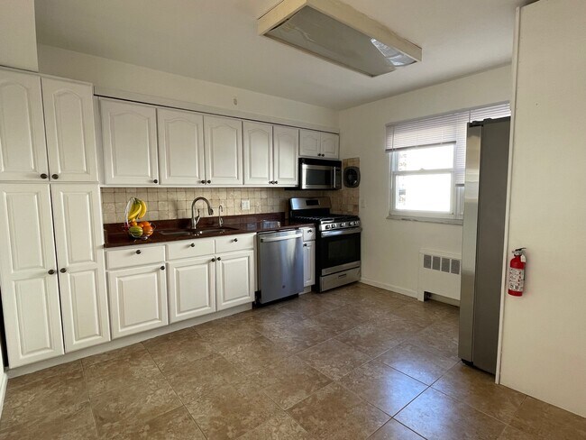 Building Photo - 201 Oakdene Pl