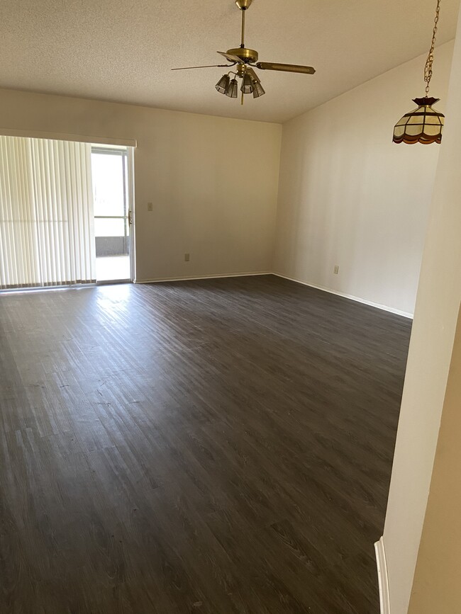 Building Photo - 9717 Carmel Park Dr