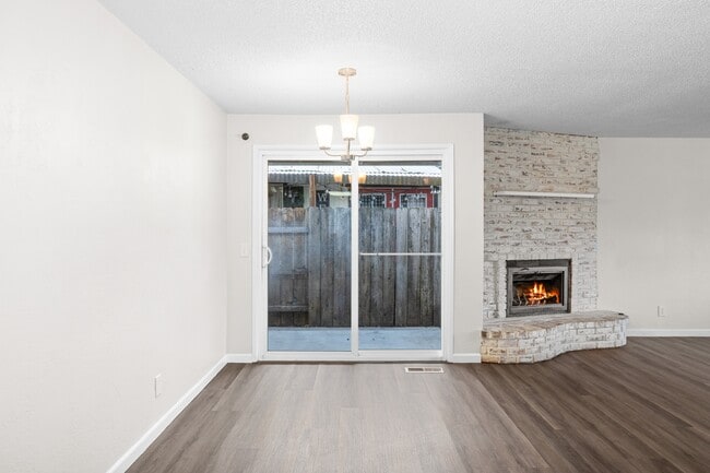 Building Photo - 2077 Hill Way