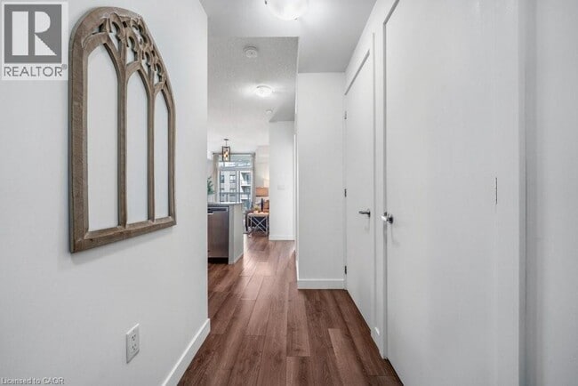 Photo du bâtiment - 150 Water St N